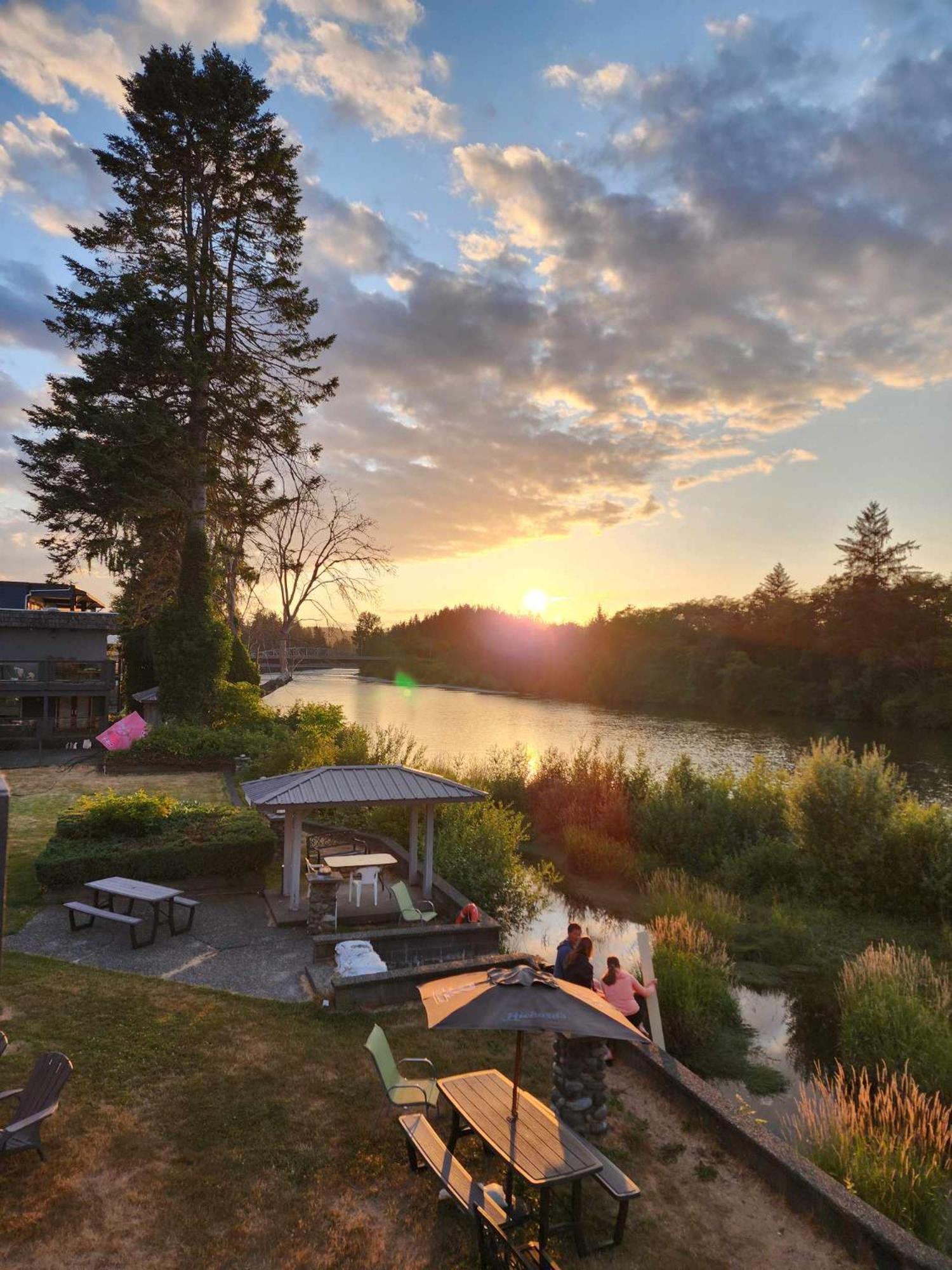 Campbell River Lodge Hotel