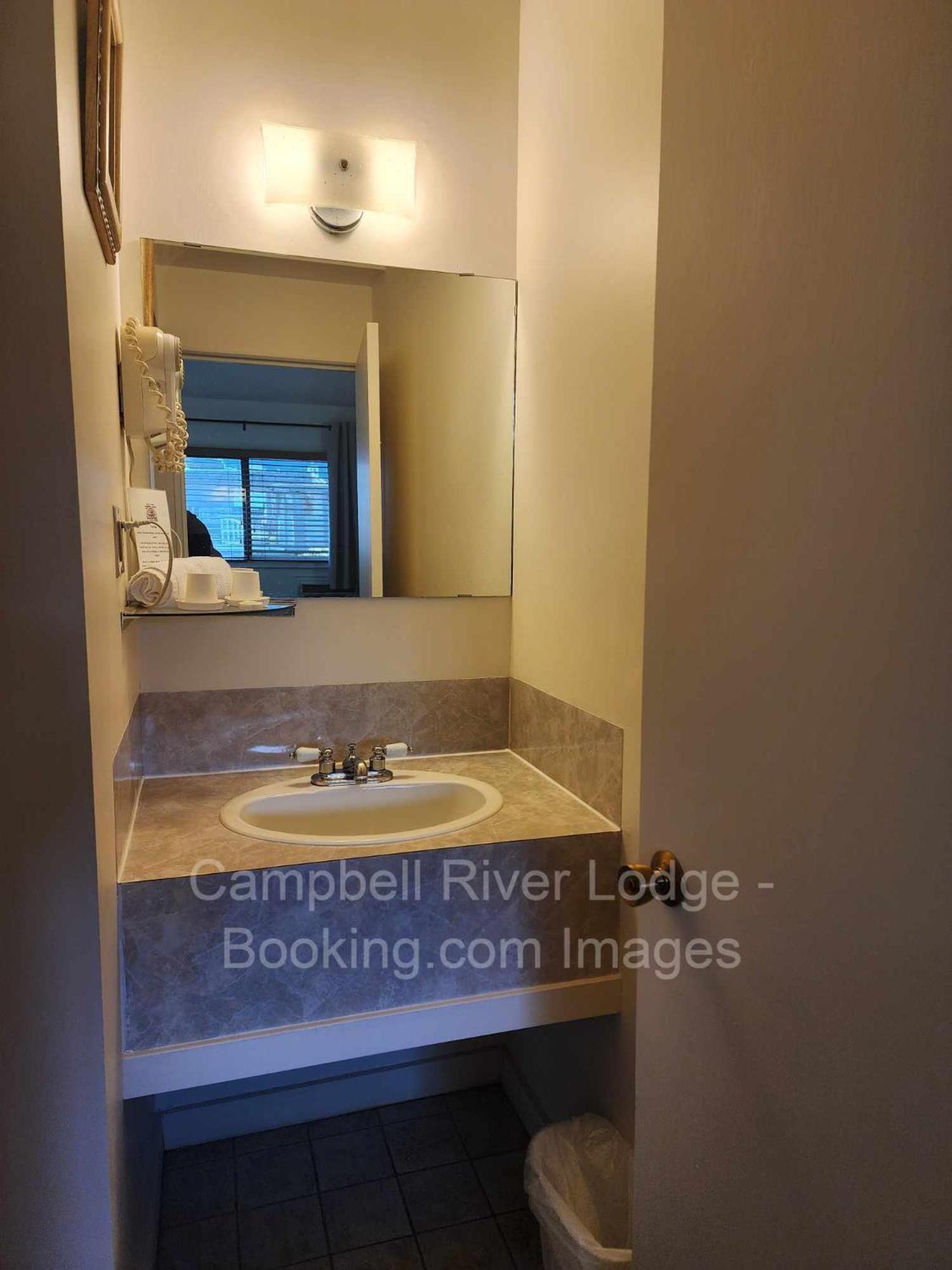 Campbell River Lodge Hotel