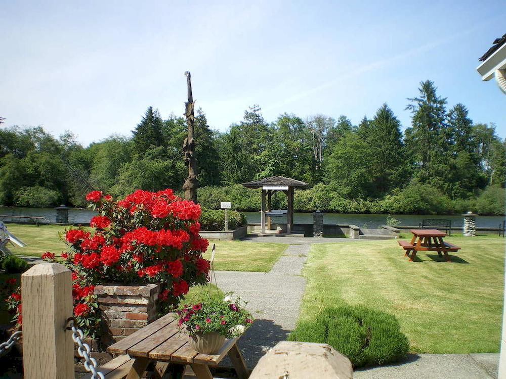 Campbell River Lodge Hotel