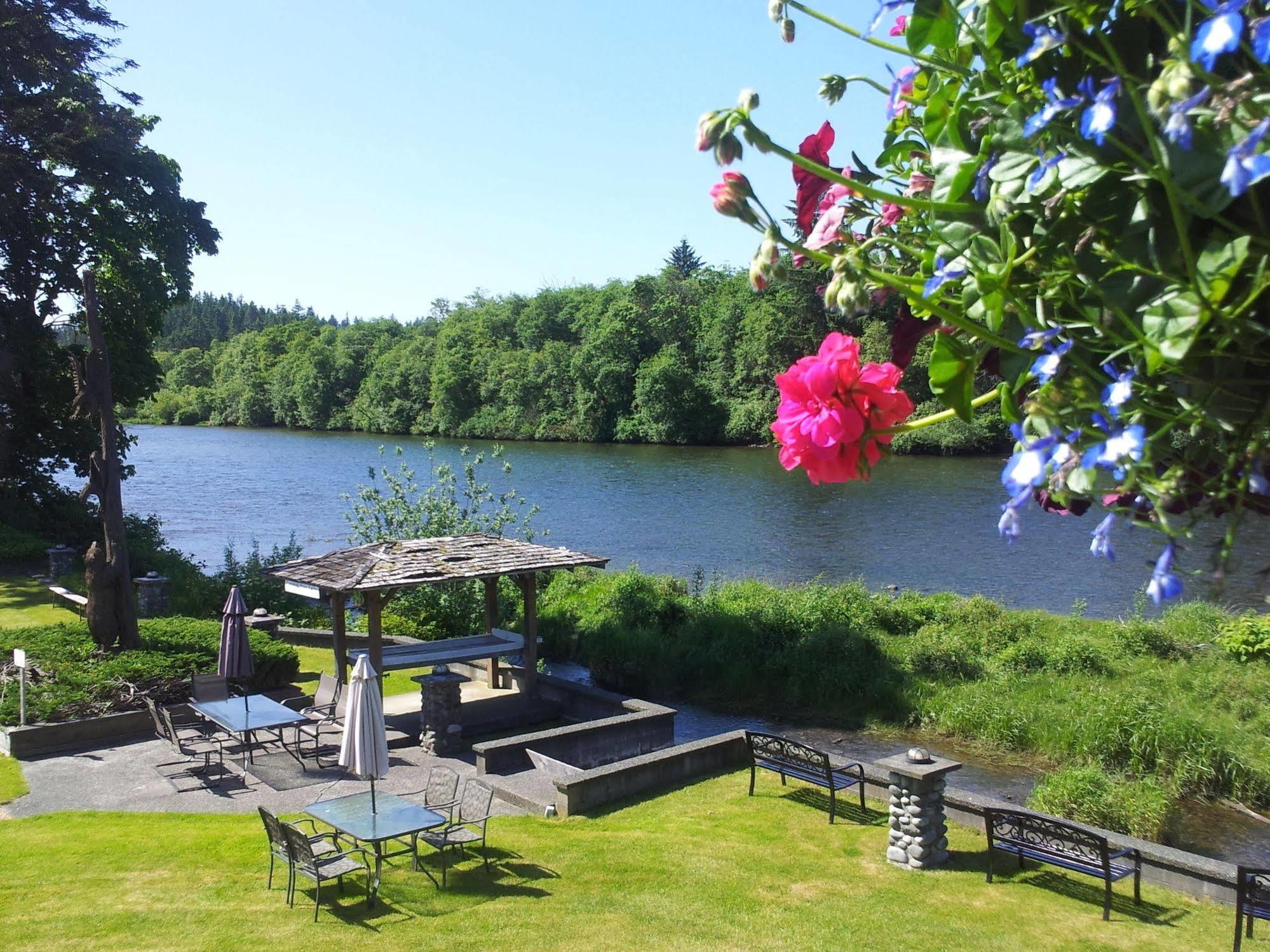 Campbell River Lodge Hotel
